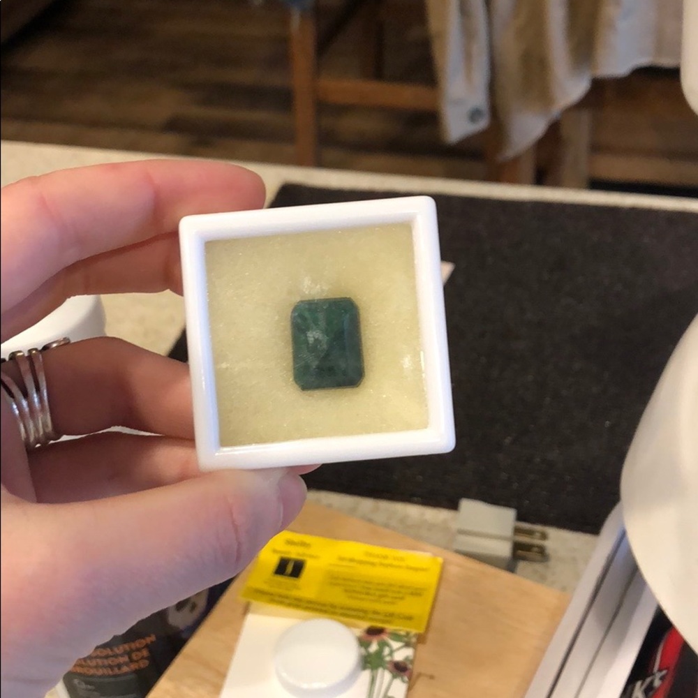Beautiful Authentic Emerald - Picture 2 of 6